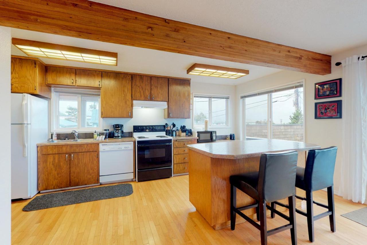 Newport'S Cypress Oceanview Home Bagian luar foto